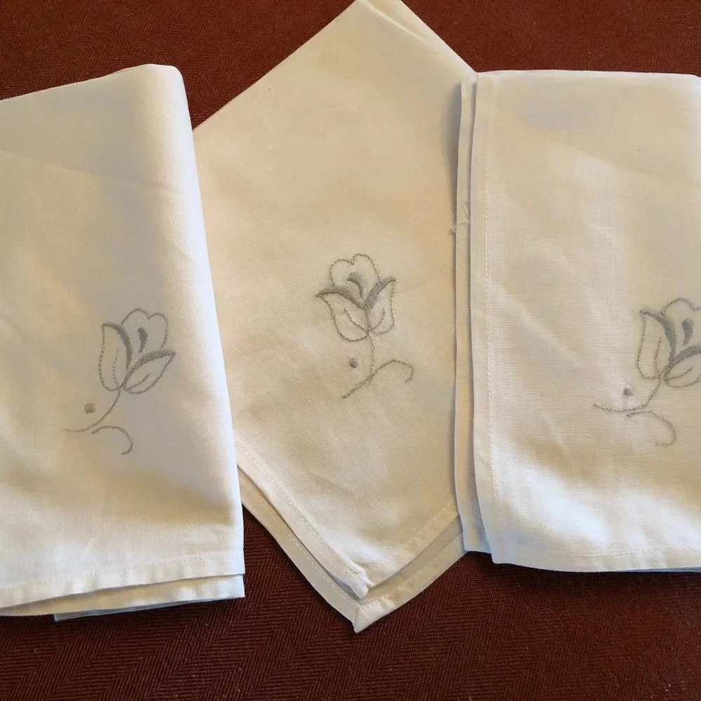 NATURAL MUSLIN W/EMBROIDERED GREY ROSE 3 TABLE NAPKINS 15